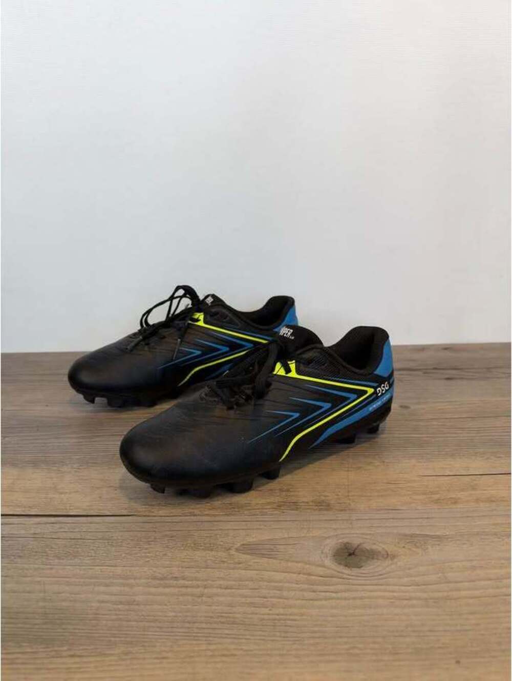 DSG Speed Viper 2.0 Soccer Cleats Size 2Y